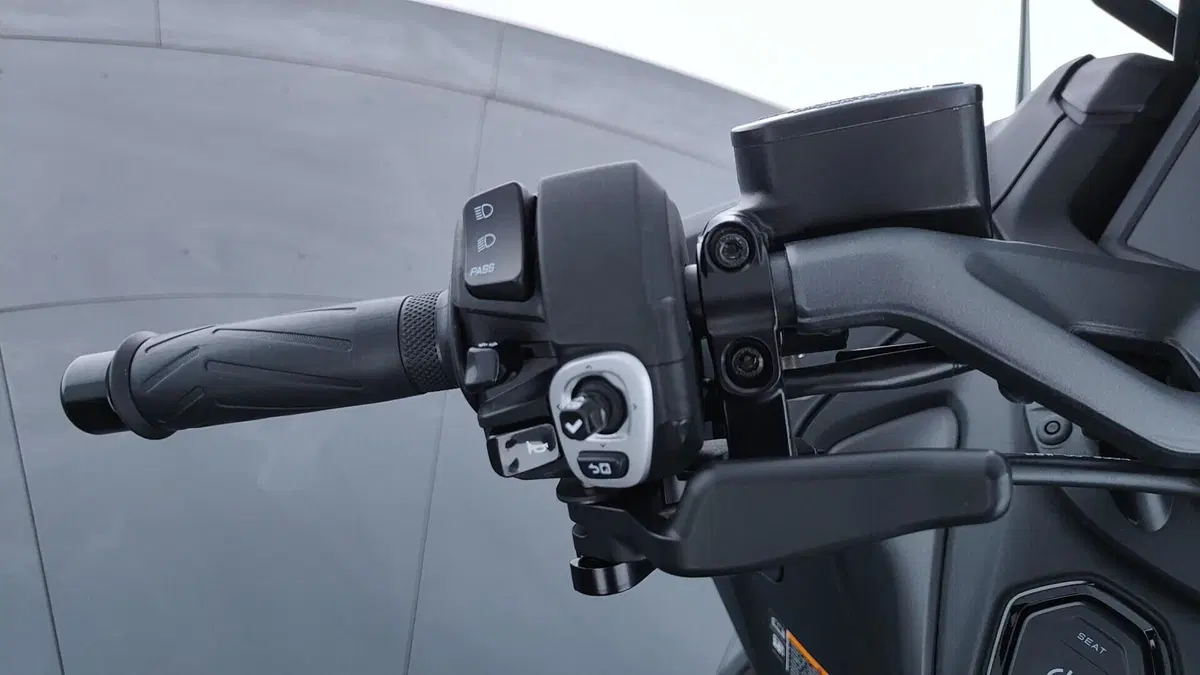 Yamaha T-Max 560 (2025 - 26) (12)