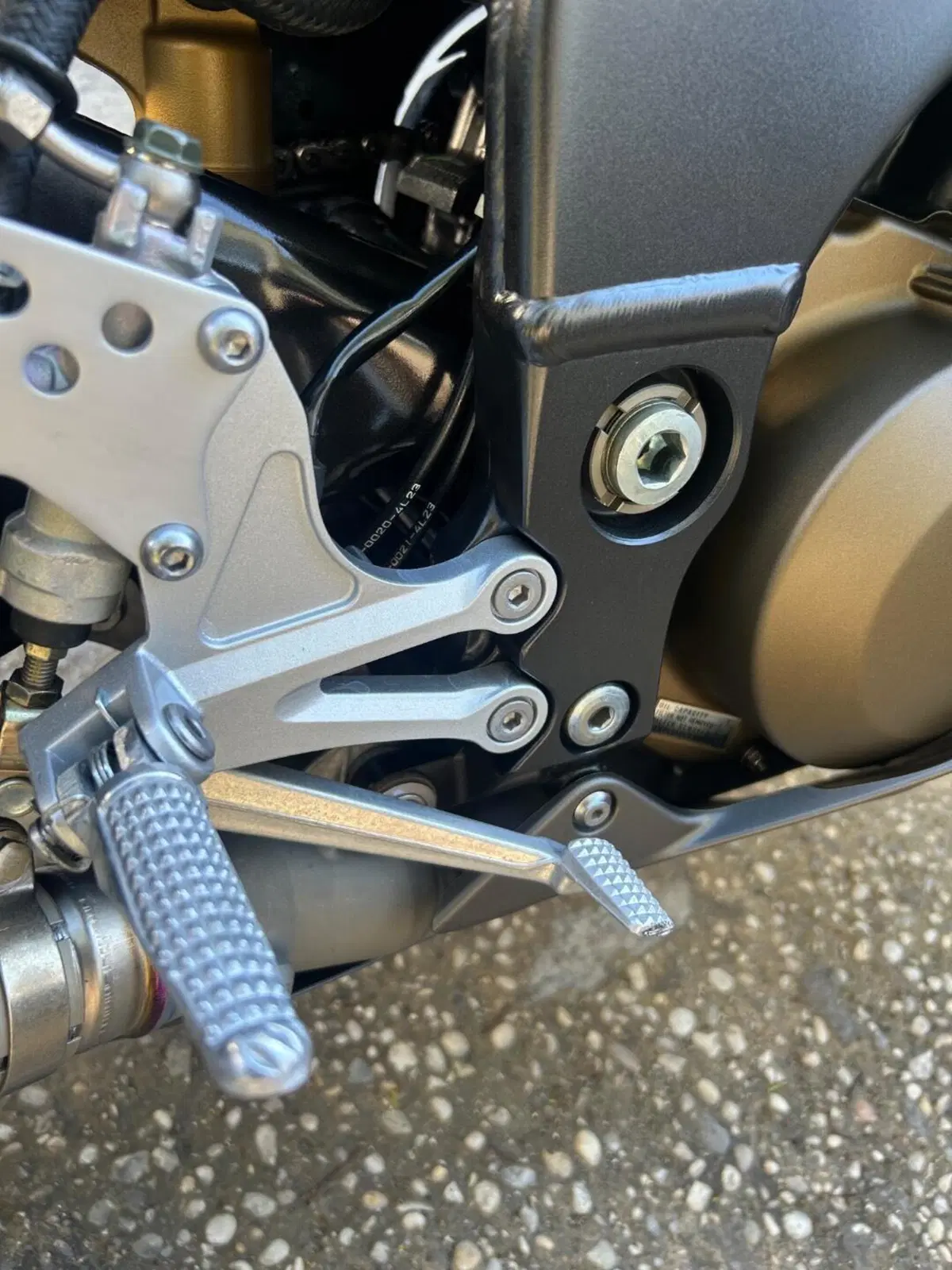 Kawasaki Ninja 1000 ZX-10R (2004 - 05) (11)