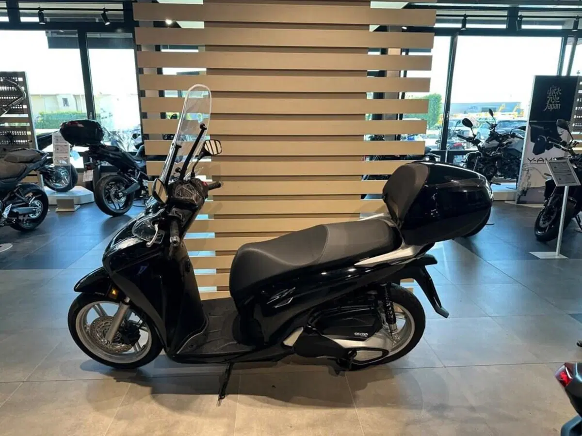 Honda SH 350 (2021 - 24) (2)