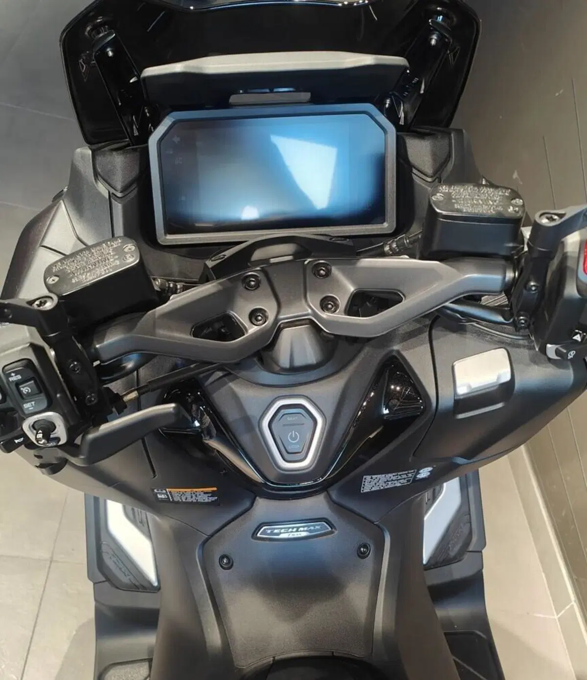 Yamaha T-Max 560 Tech Max (2025 - 26) (5)