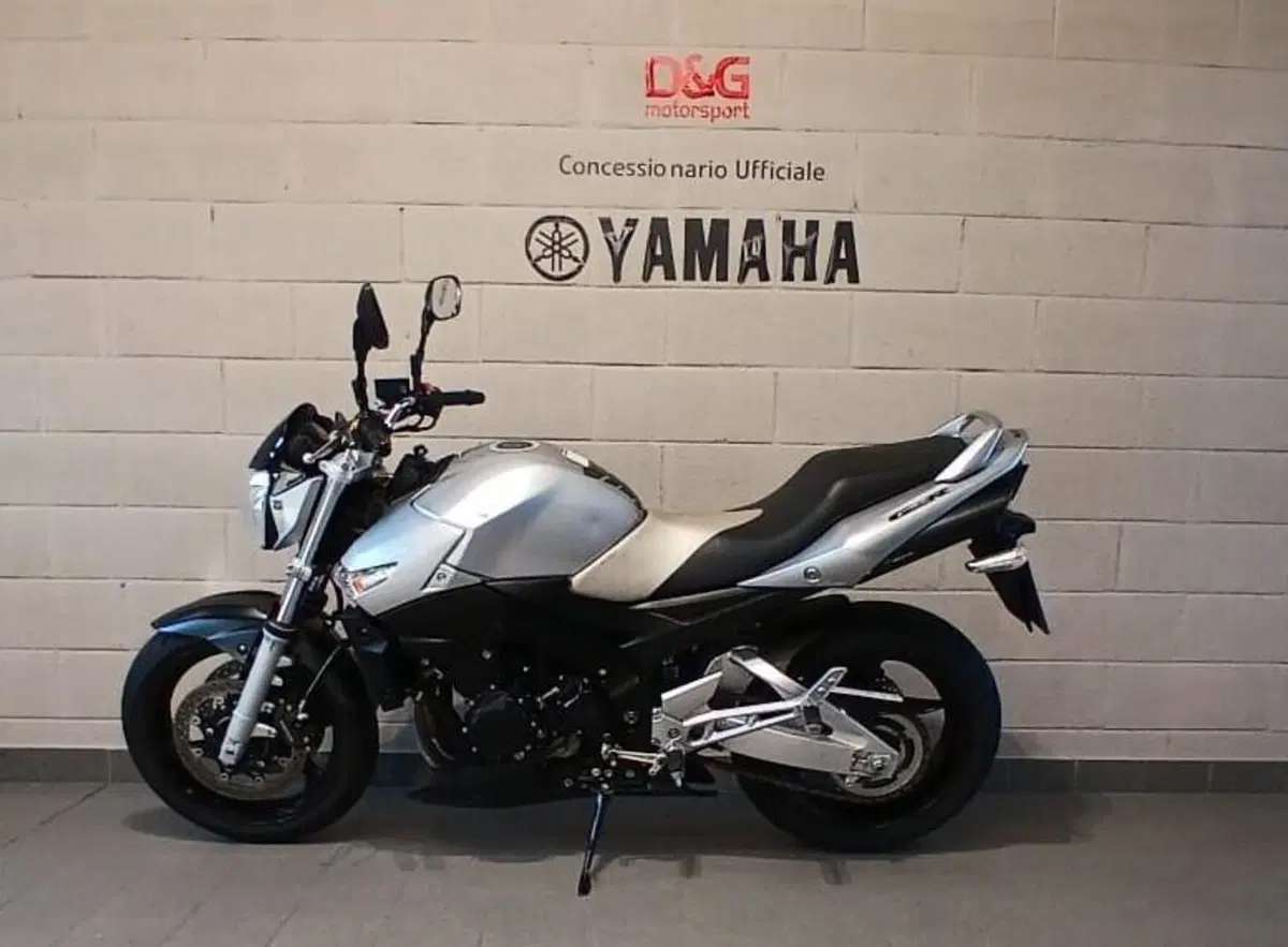 Suzuki GSR 600 (2006 - 11) (10)