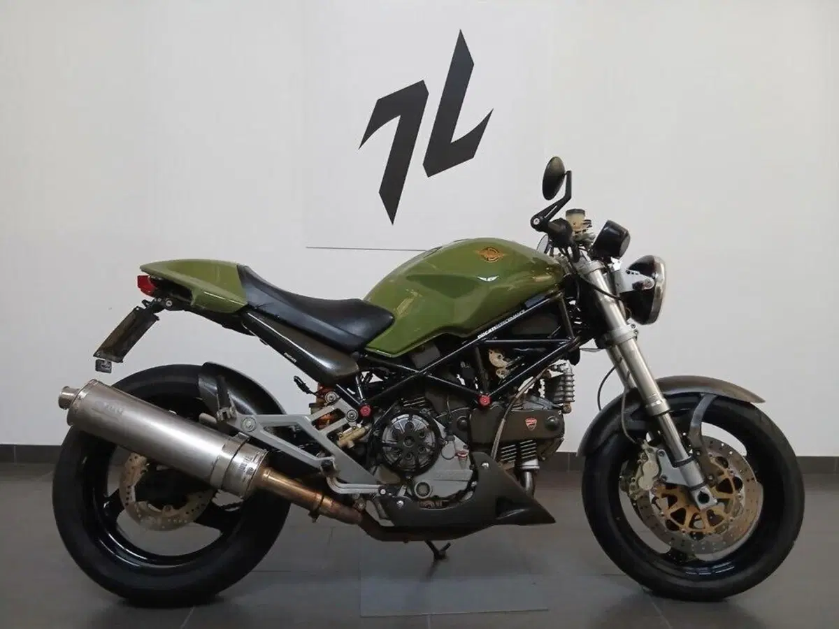Ducati Monster 900 Dark (1999 - 02) (2)