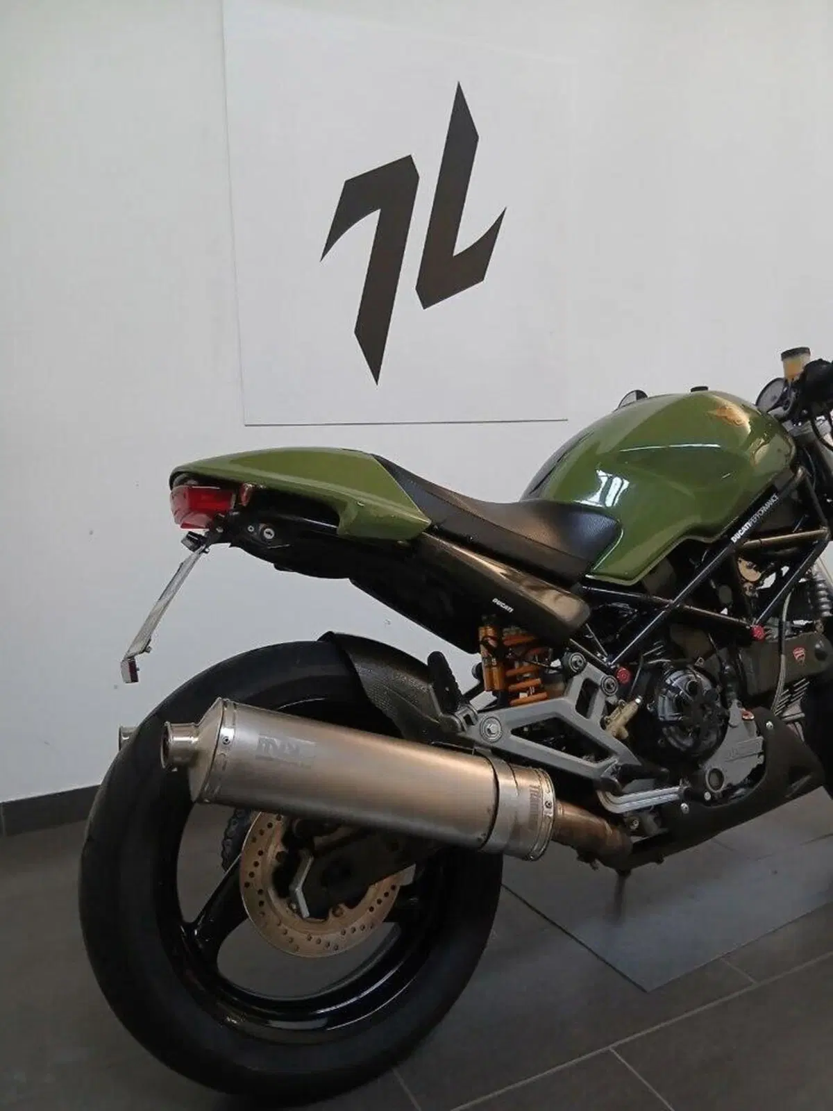 Ducati Monster 900 Dark (1999 - 02) (3)