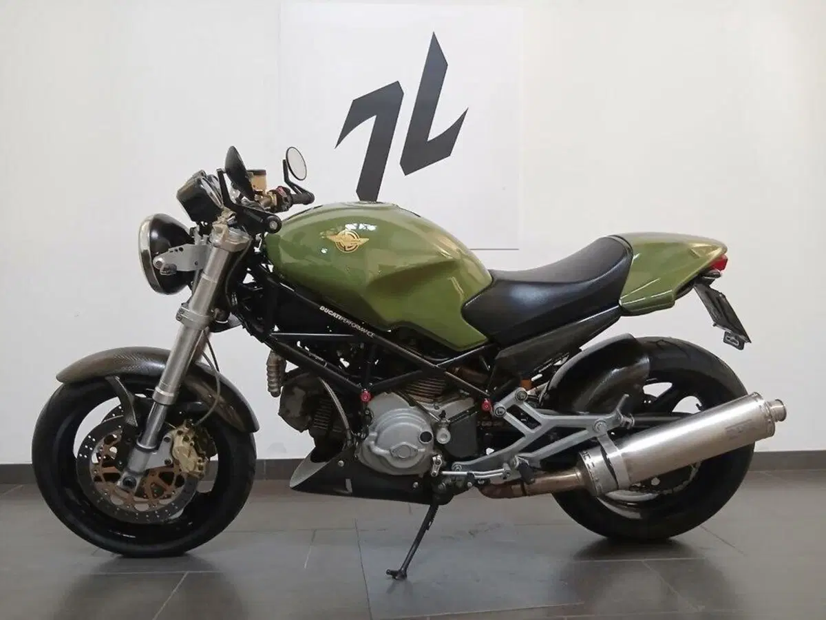 Ducati Monster 900 Dark (1999 - 02)