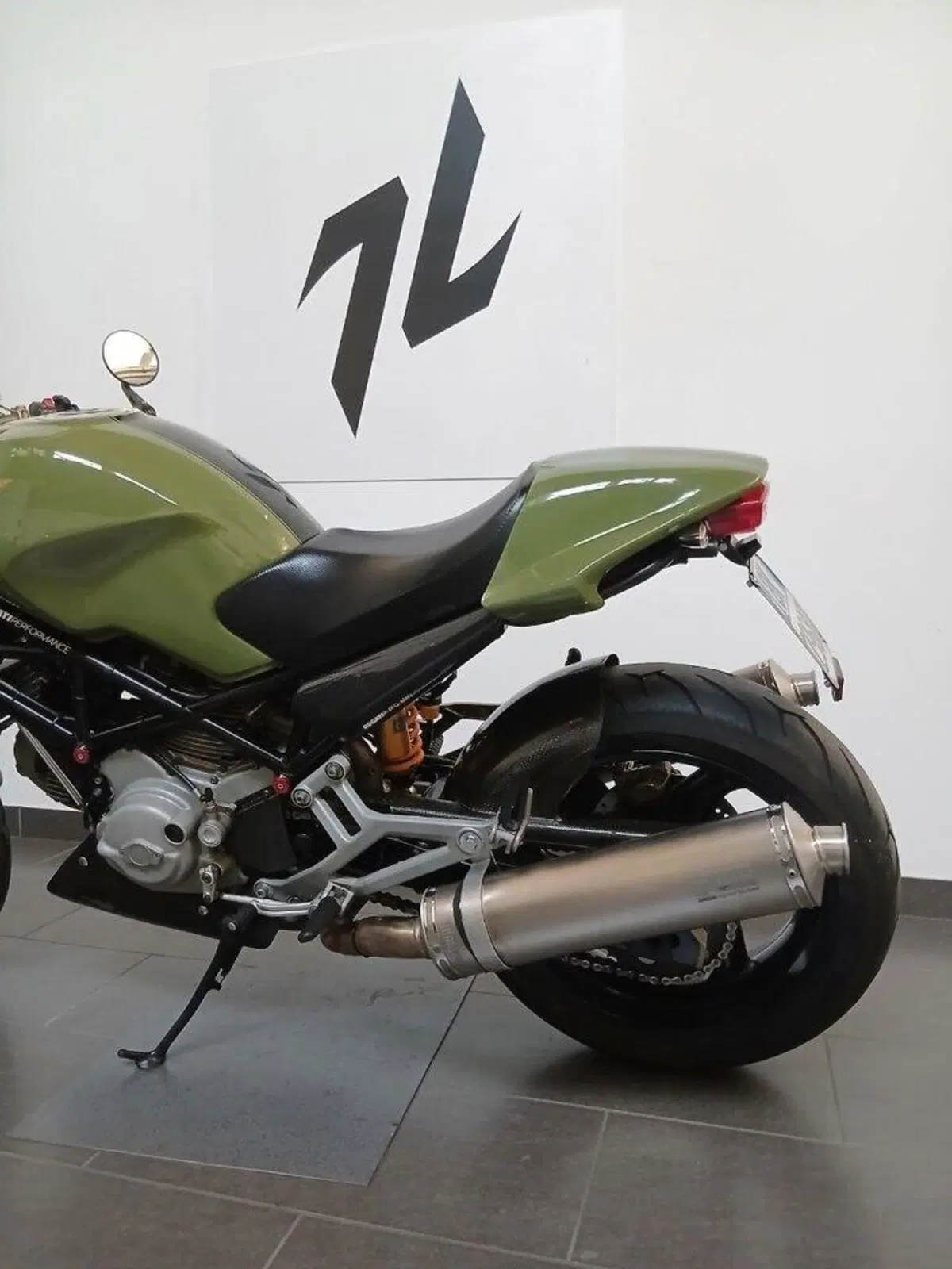 Ducati Monster 900 Dark (1999 - 02) (6)