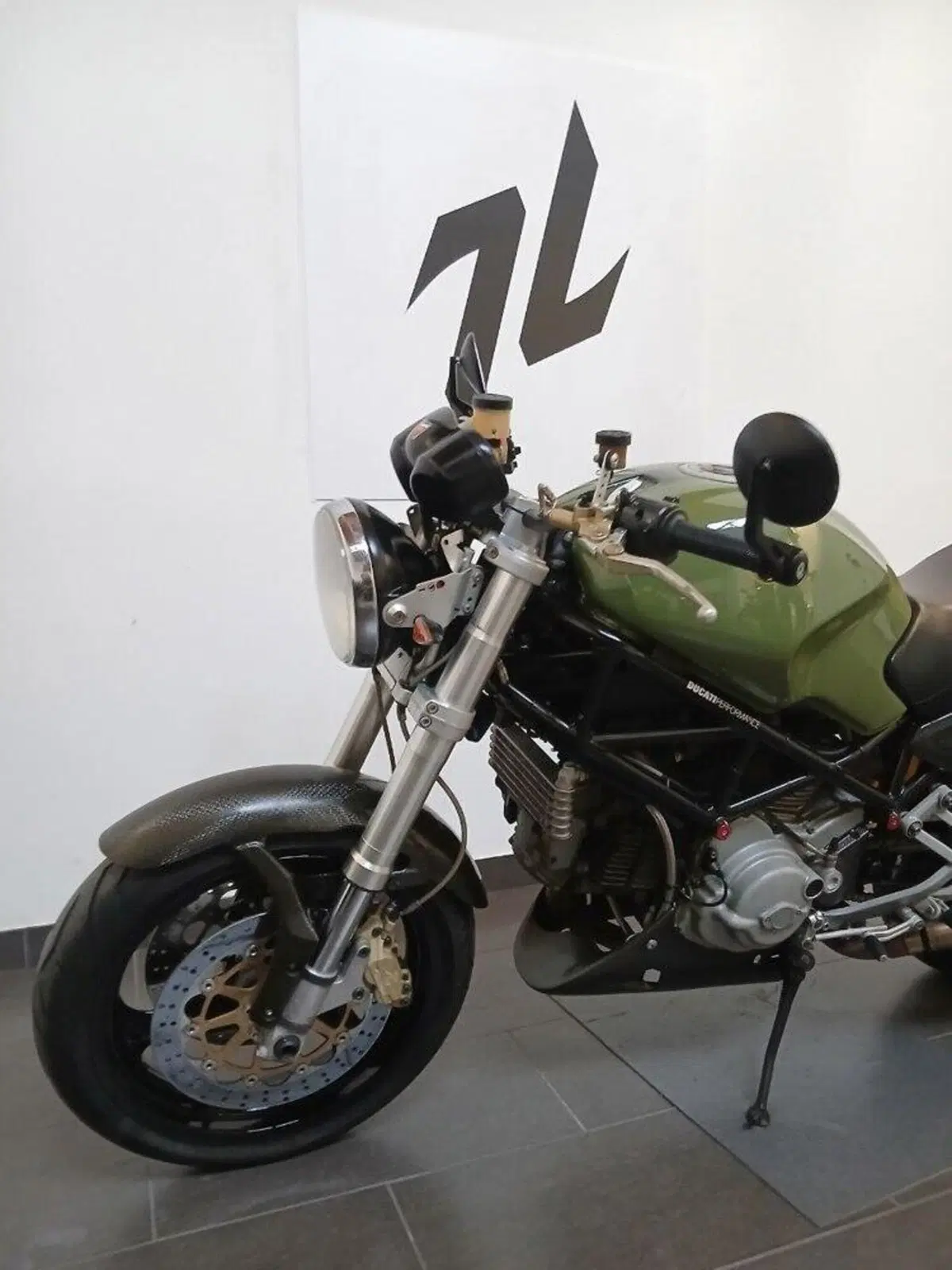 Ducati Monster 900 Dark (1999 - 02) (8)