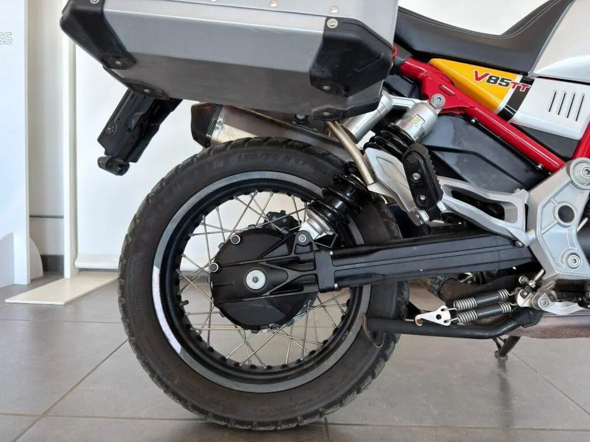 Moto Guzzi V85 TT Evocative Graphics (2019 - 20) (4)