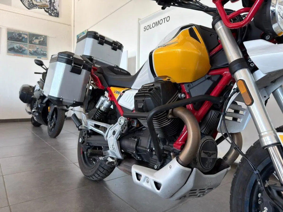 Moto Guzzi V85 TT Evocative Graphics (2019 - 20) (2)