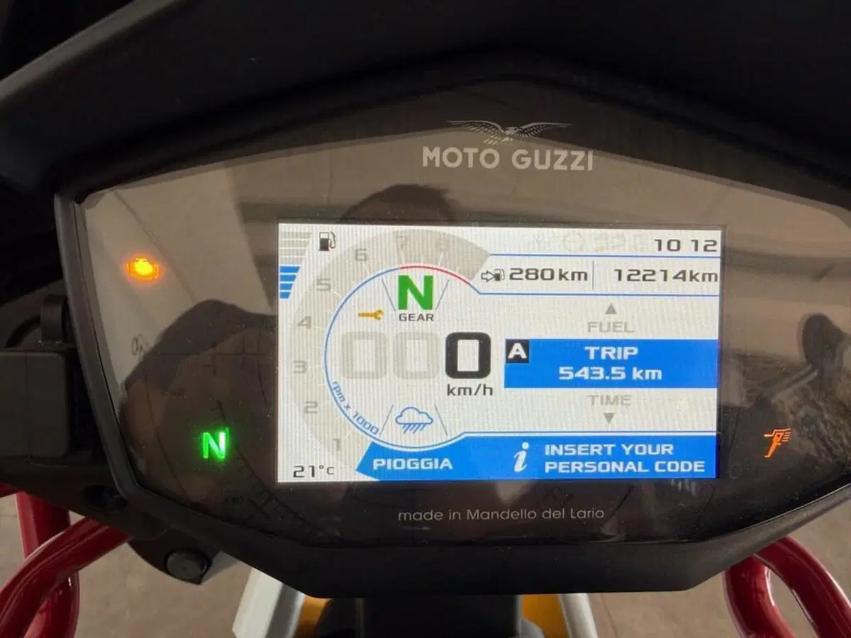 Moto Guzzi V85 TT Evocative Graphics (2019 - 20) (7)
