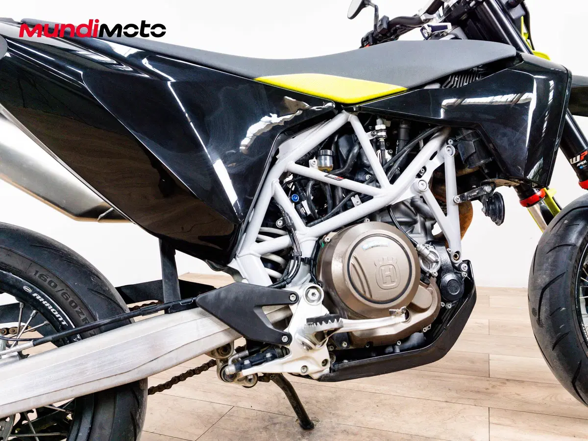 Husqvarna 701 Supermoto (2016) (4)