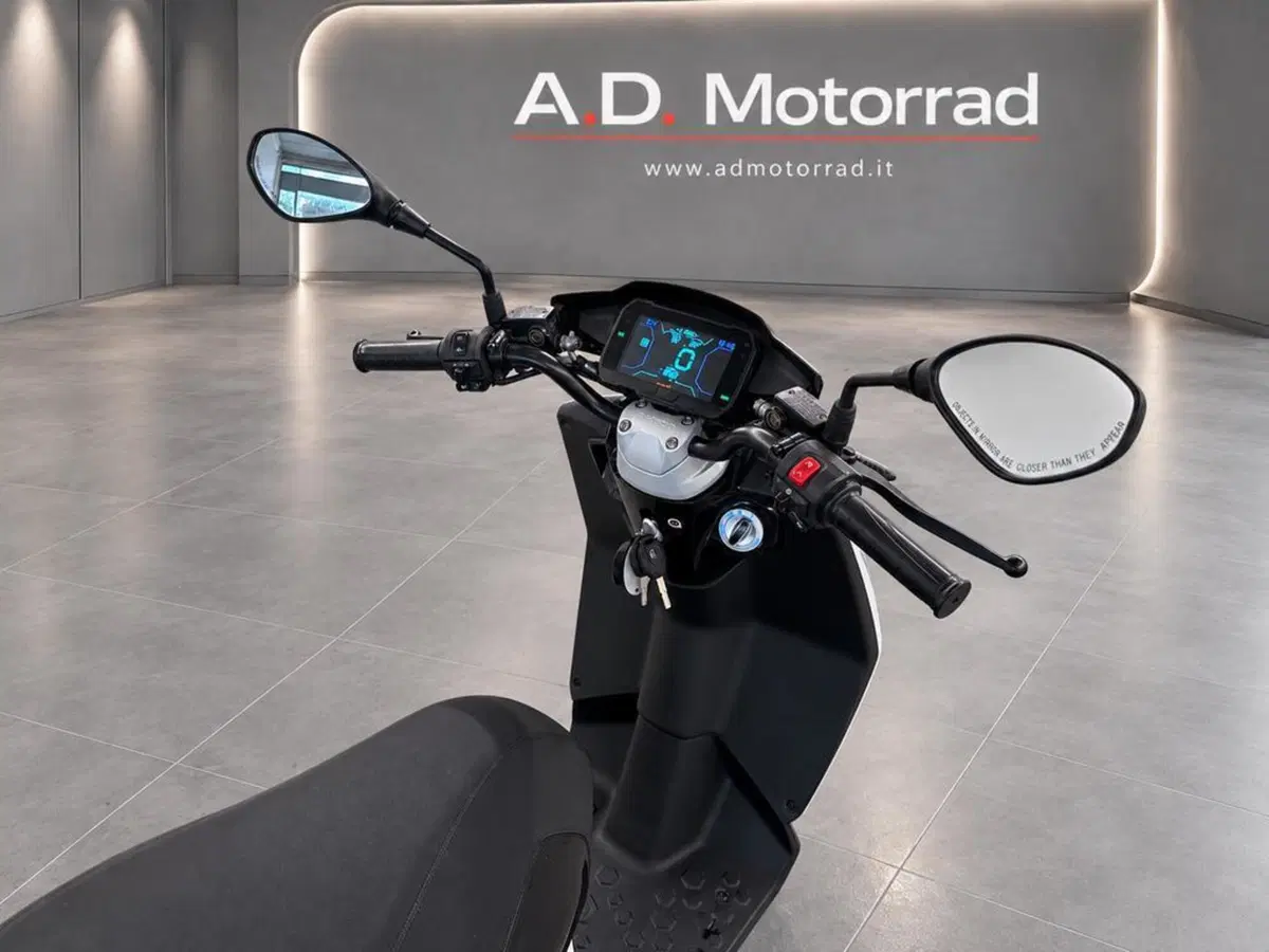 Piaggio 1 (2022 - 26) (10)