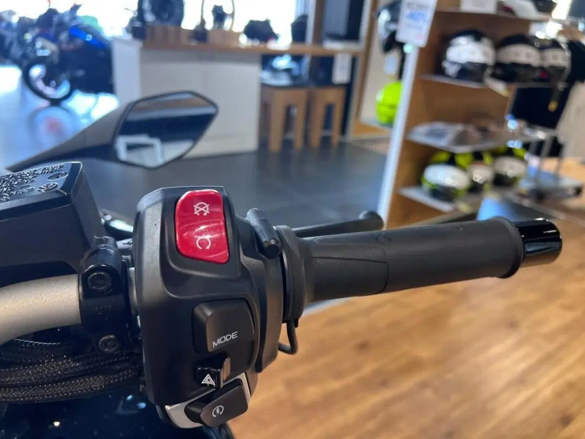 Yamaha Niken 890 GT (2023 - 26) (12)