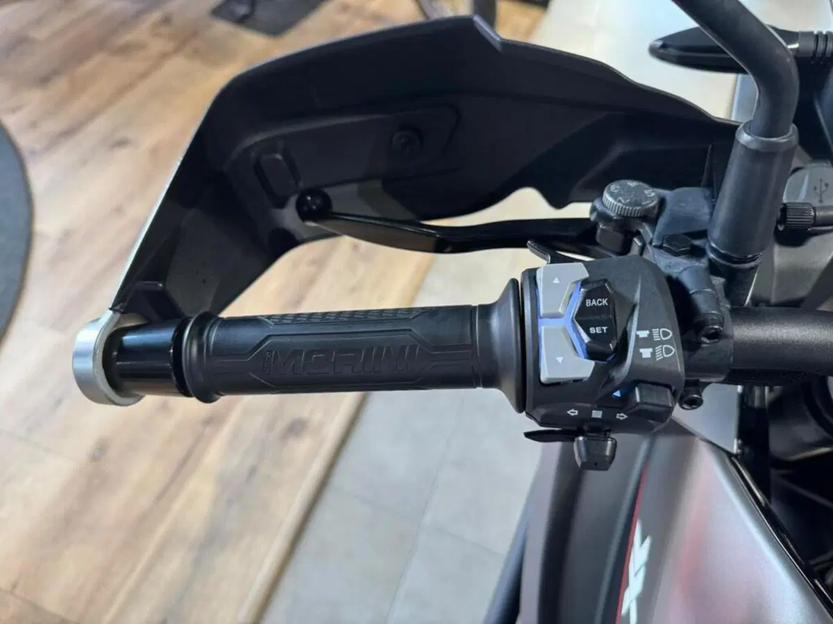 Moto Morini X-Cape 650 (2021 - 26) (11)