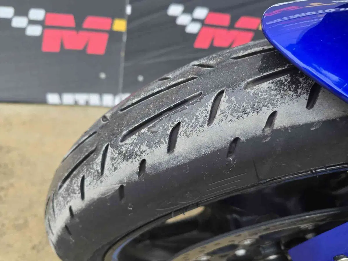 Yamaha YZF R1 (2007 - 08) (10)