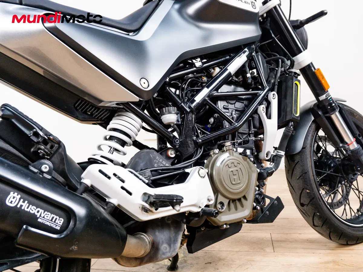 Husqvarna Svartpilen 125 (2021 - 23) (4)
