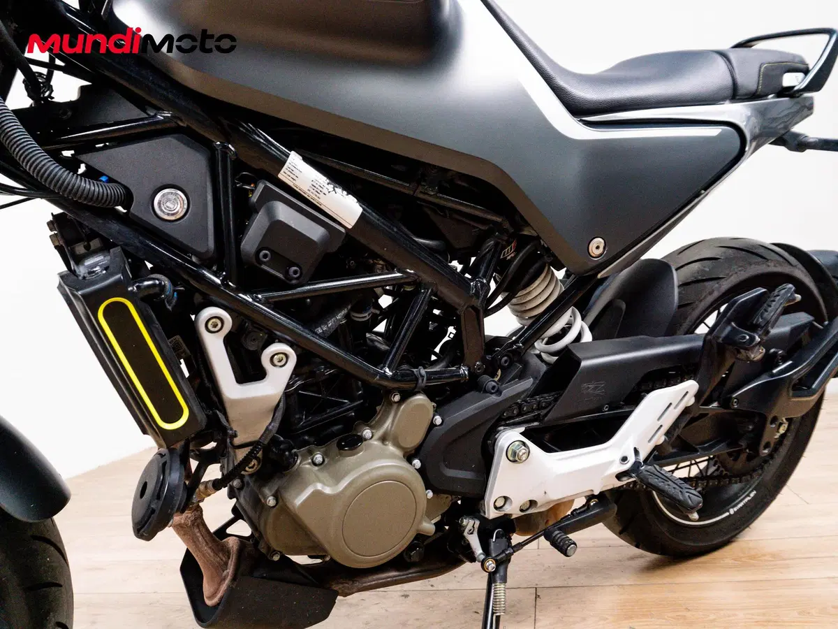 Husqvarna Svartpilen 125 (2021 - 23) (9)