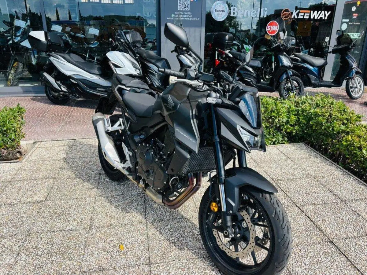 Honda CB 750 Hornet (2025) (2)