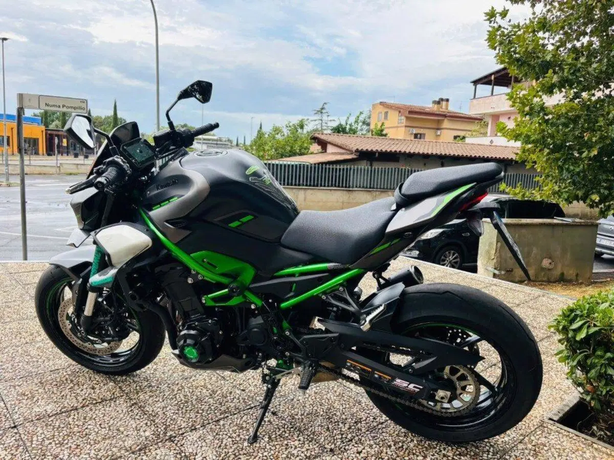 Kawasaki Z 900 (2025 - 26) (6)
