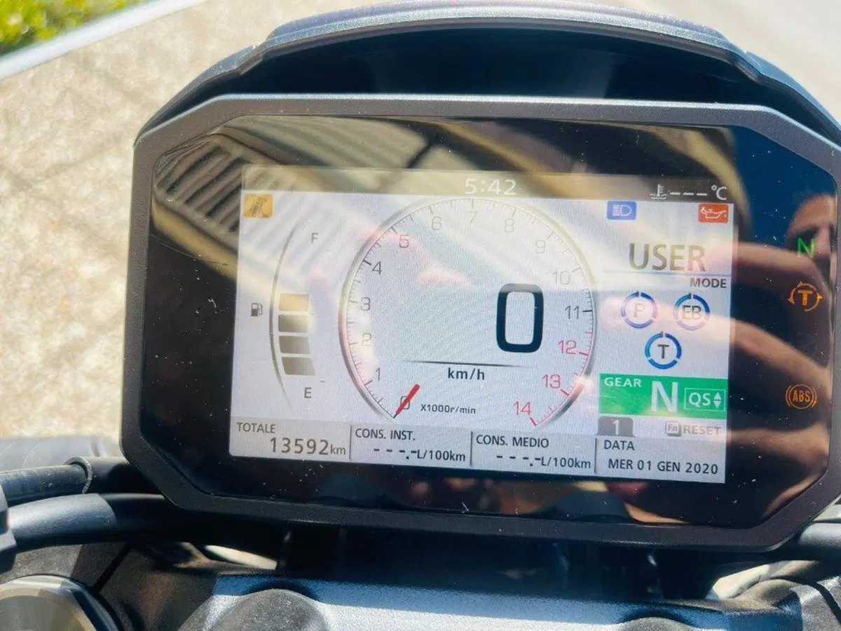 Honda CB 1000 R (2021 - 25) (7)