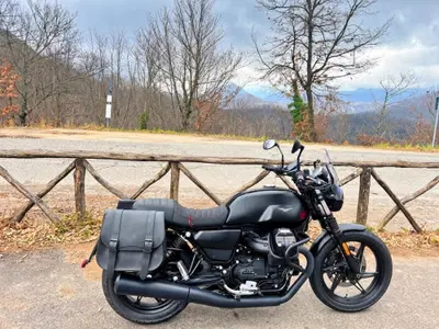 Moto Guzzi V7 Stone (2021 - 24) usata