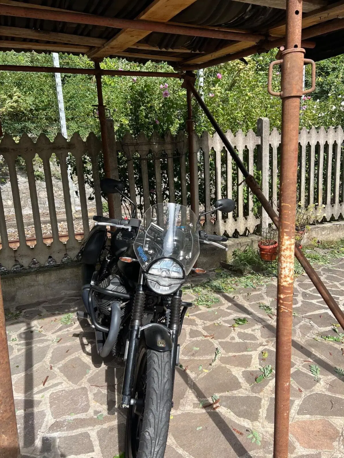 Moto Guzzi V7 Stone (2021 - 24) (2)