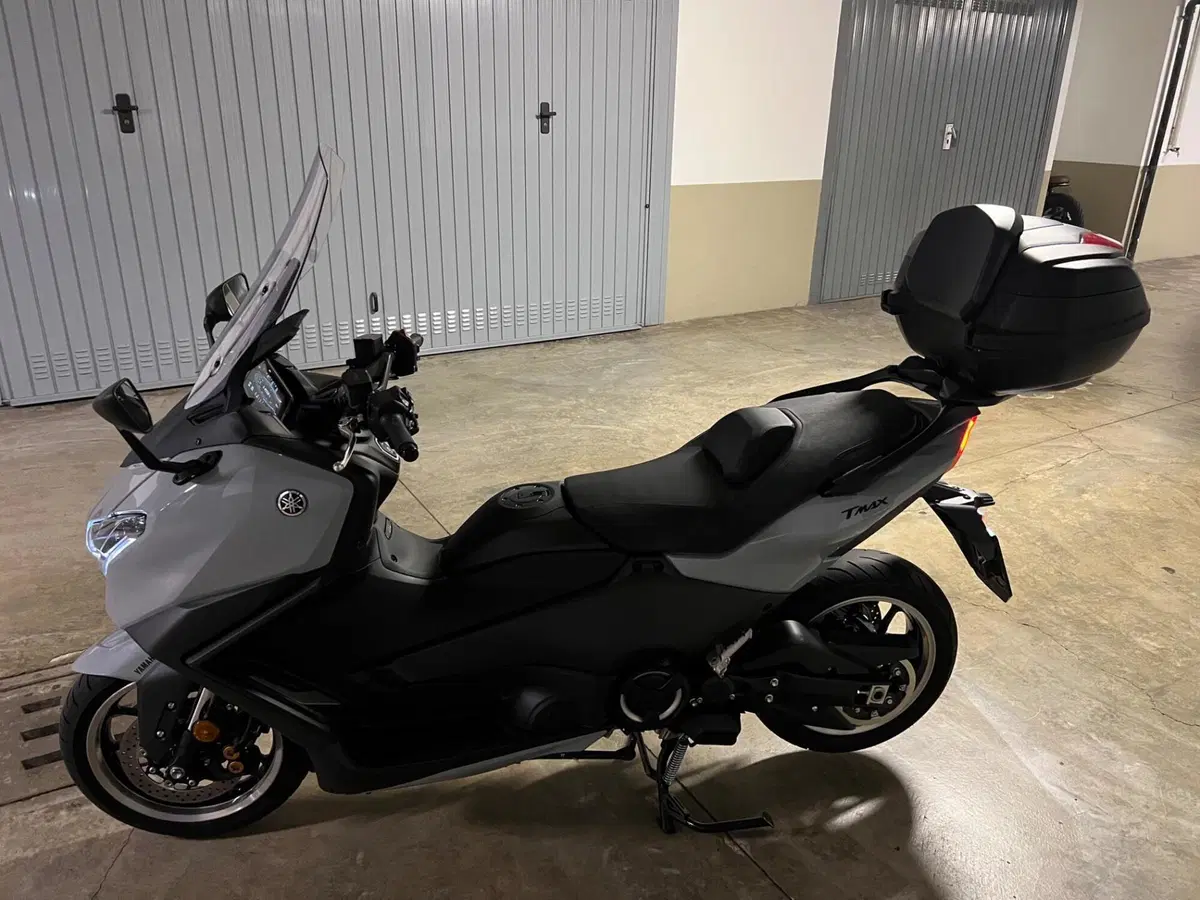 Yamaha T-Max 560 Tech Max (2025 - 26) (2)