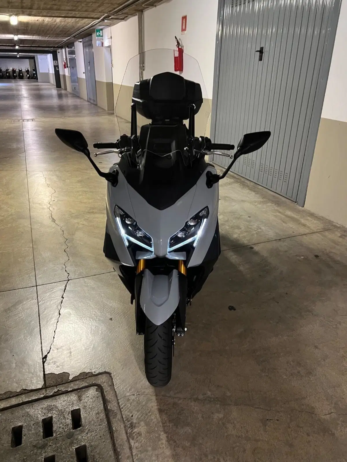 Yamaha T-Max 560 Tech Max (2025 - 26) (3)