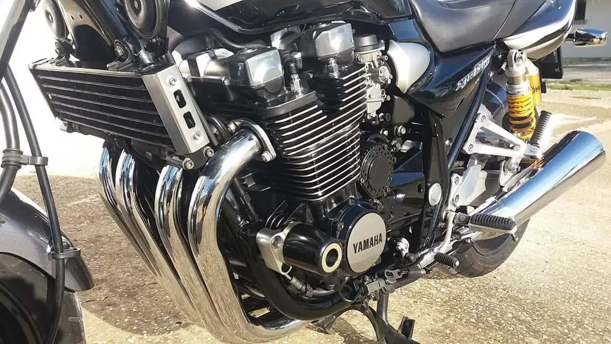 Yamaha XJR 1300 (2002 - 06) (2)