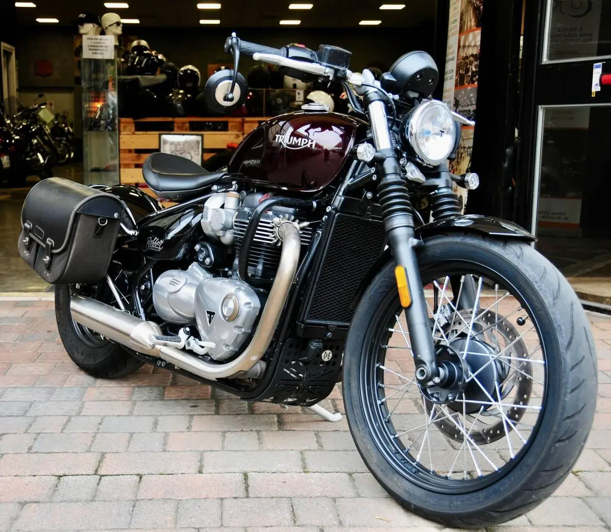 Triumph Bonneville Bobber 1200 (2017 - 20) (2)