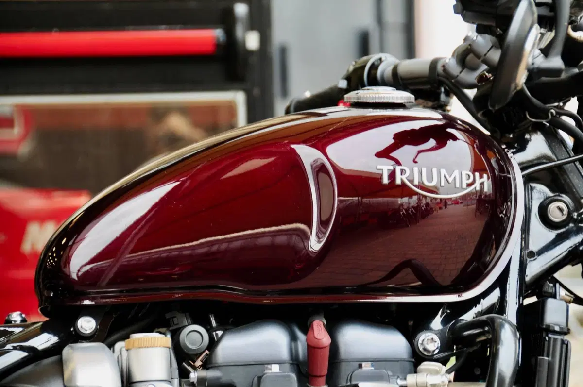 Triumph Bonneville Bobber 1200 (2017 - 20) (4)