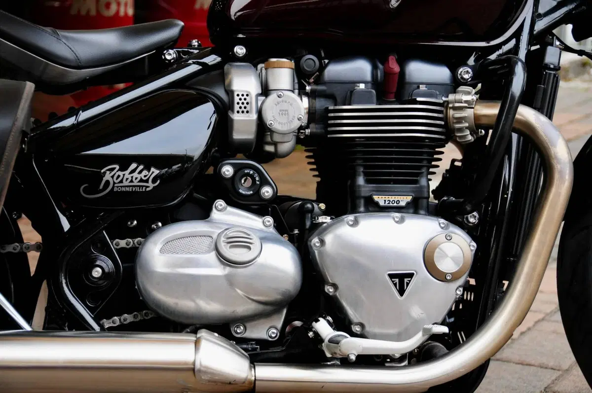 Triumph Bonneville Bobber 1200 (2017 - 20) (5)