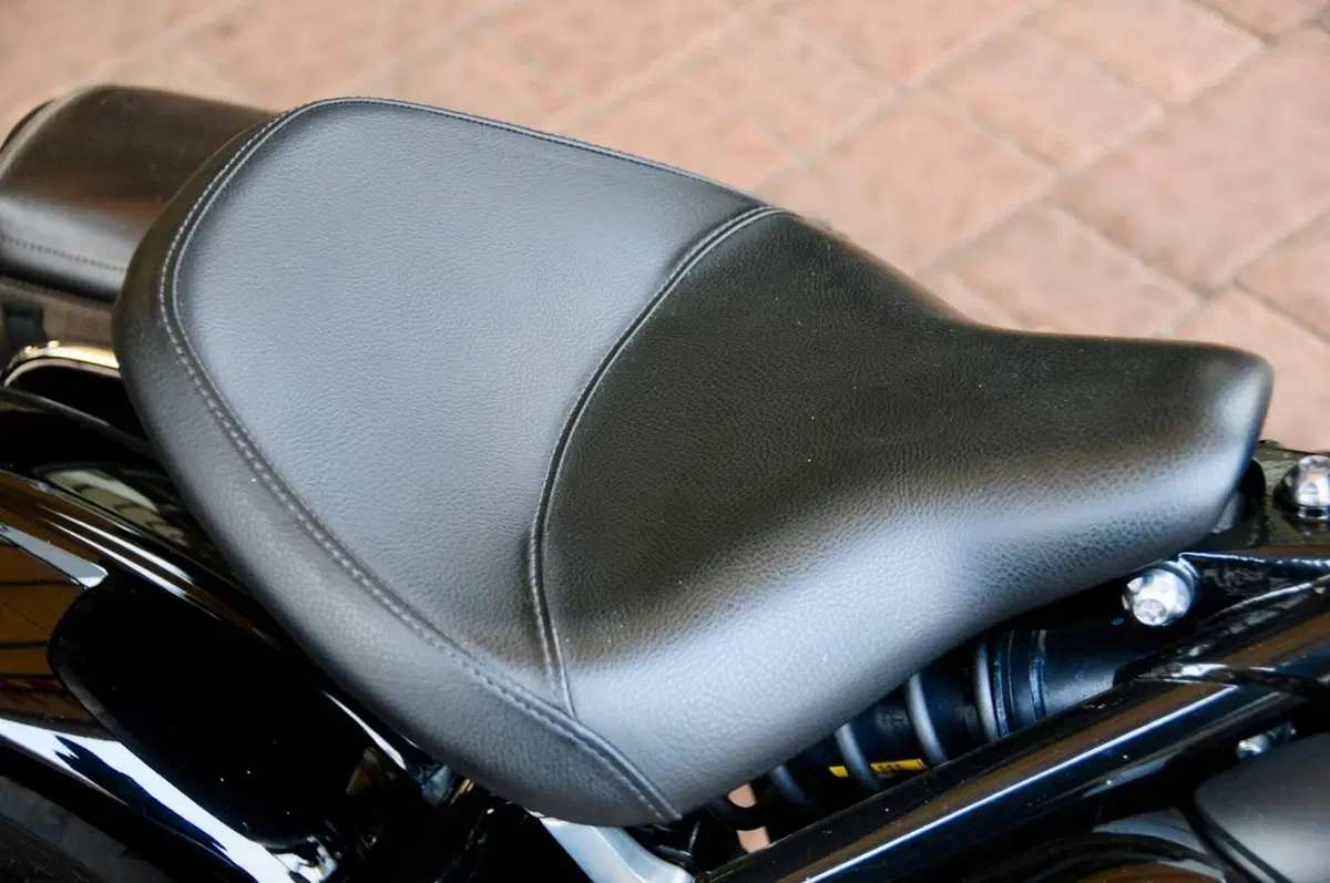 Triumph Bonneville Bobber 1200 (2017 - 20) (7)