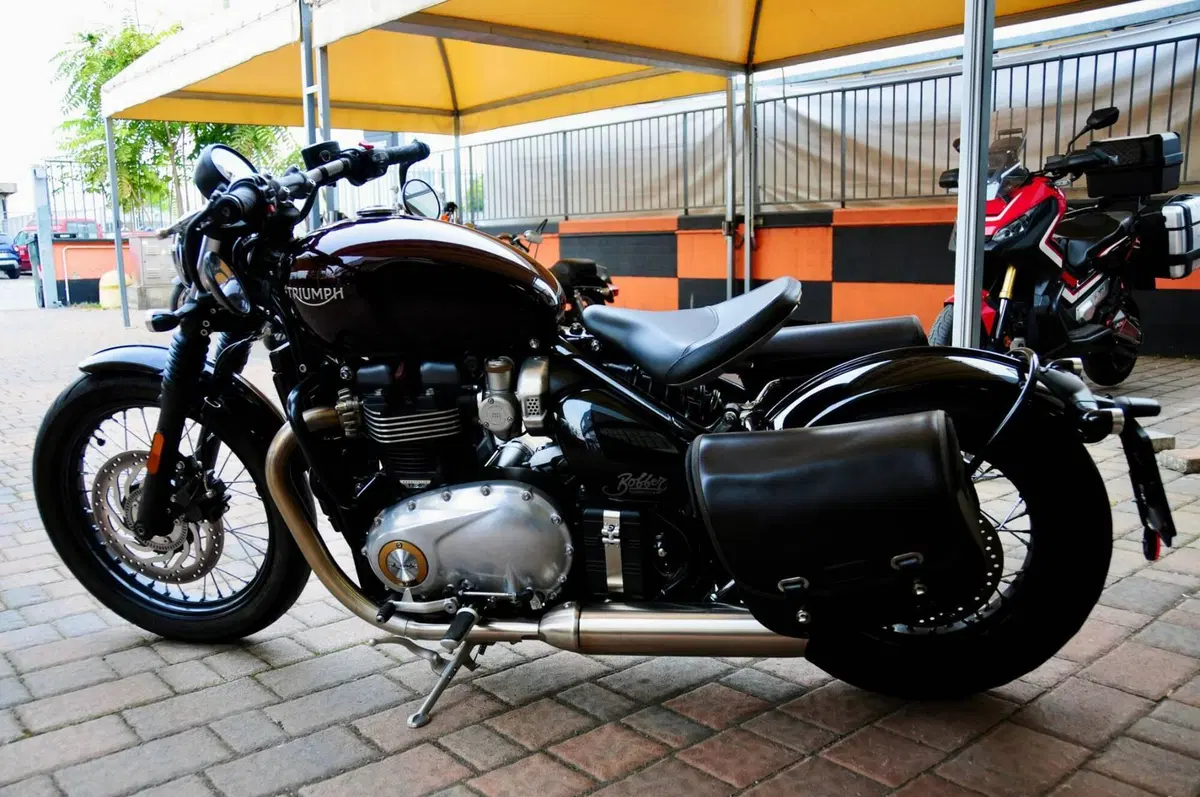 Triumph Bonneville Bobber 1200 (2017 - 20) (9)