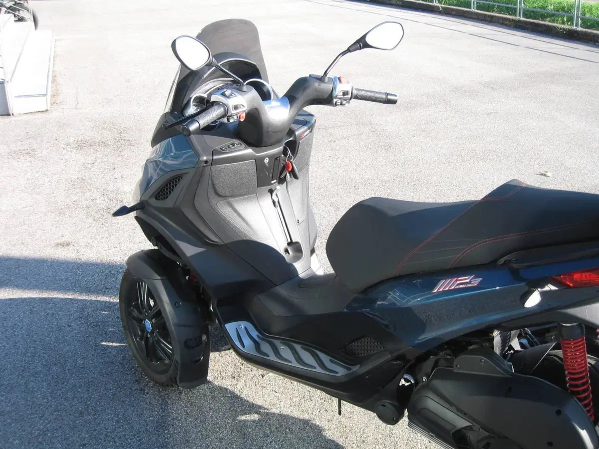 Piaggio MP3 300 Sport ABS Hpe (2021 - 24) (4)