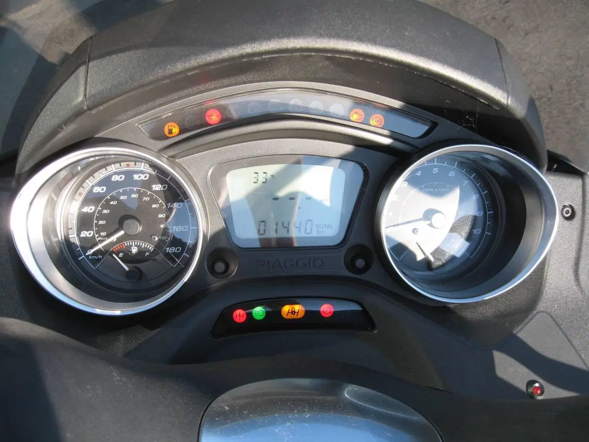 Piaggio MP3 300 Sport ABS Hpe (2021 - 24) (5)