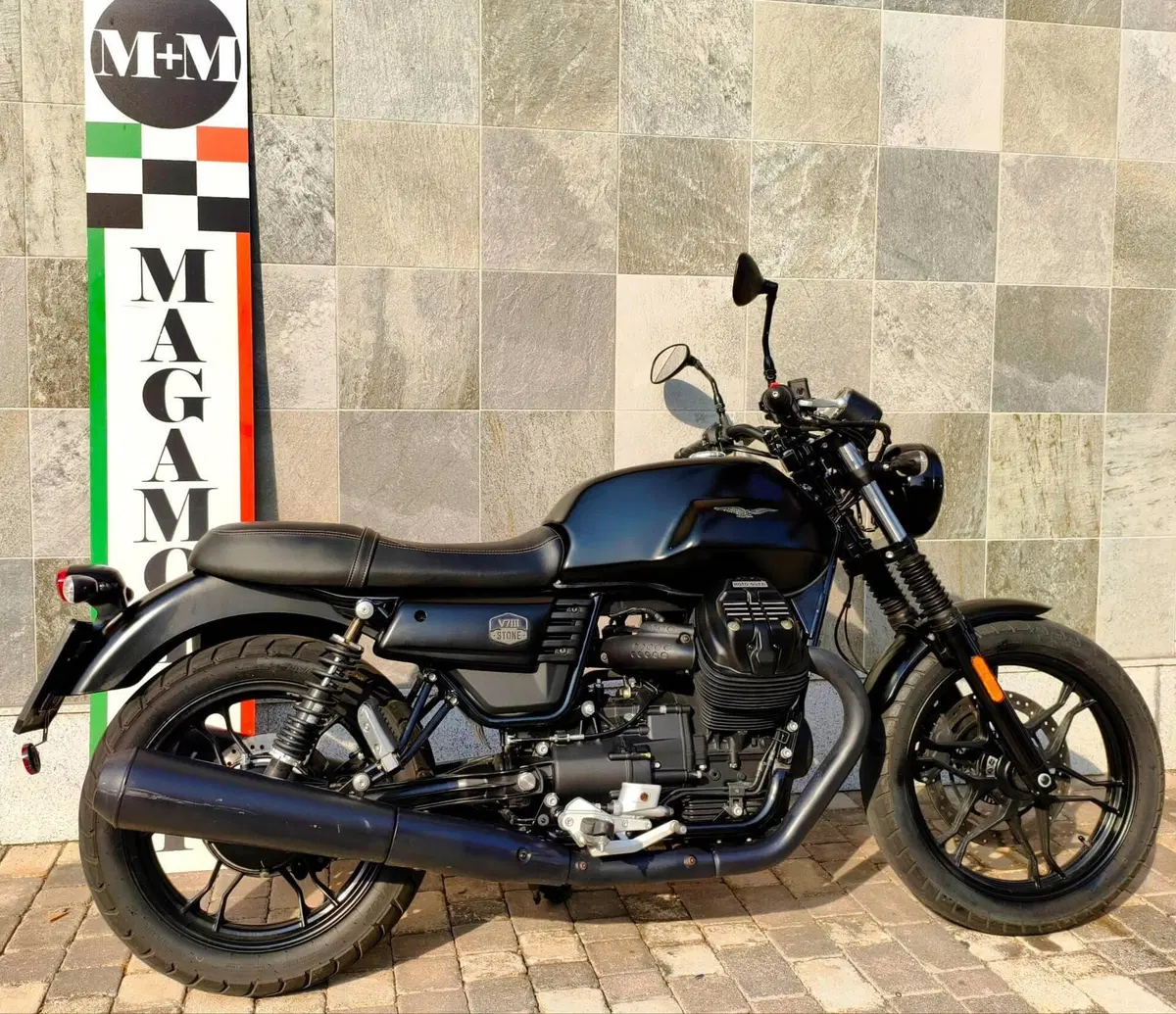 Moto Guzzi V7 III Stone (2017 - 20) (3)