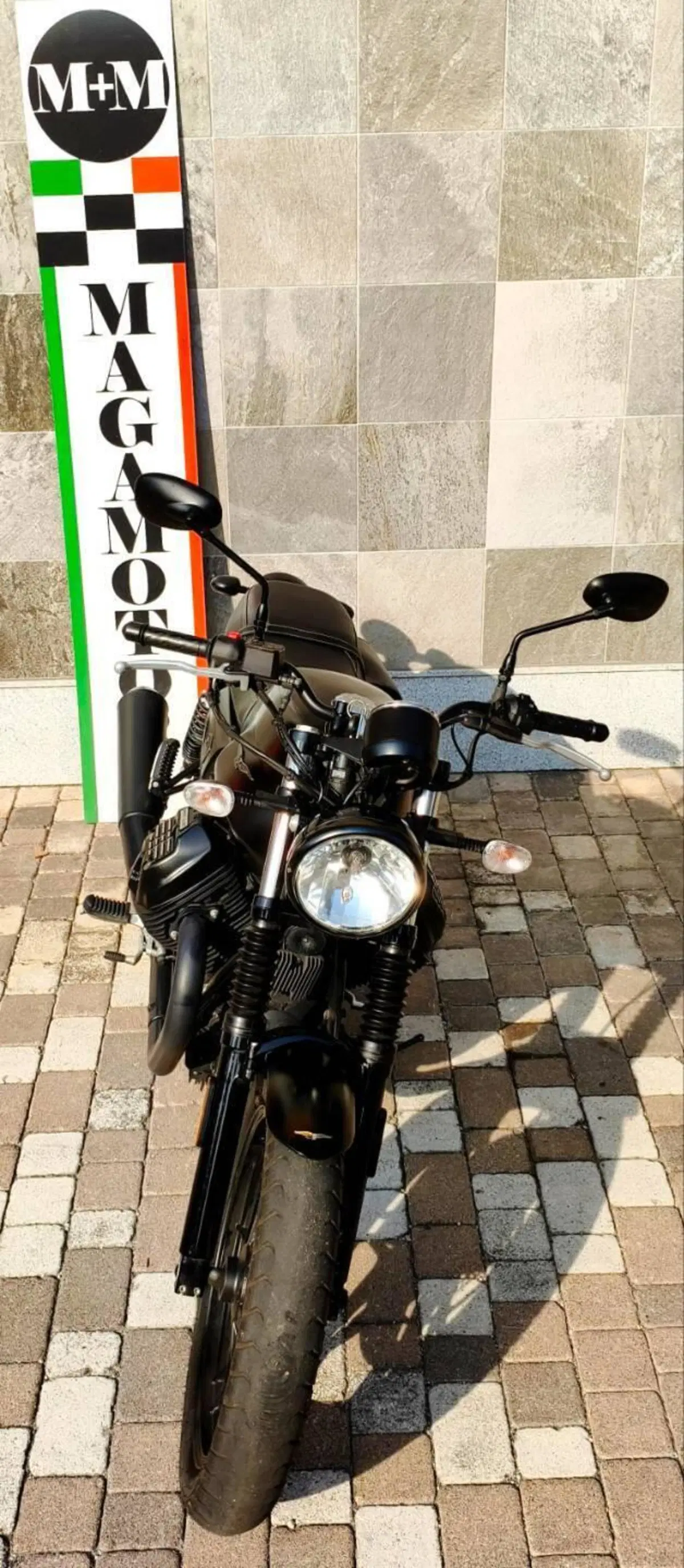 Moto Guzzi V7 III Stone (2017 - 20) (4)