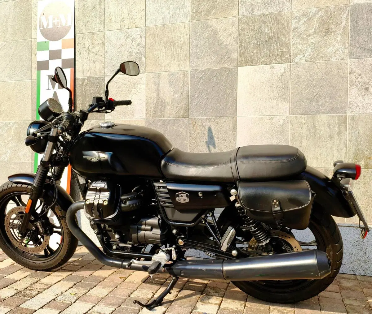 Moto Guzzi V7 III Stone (2017 - 20) (6)