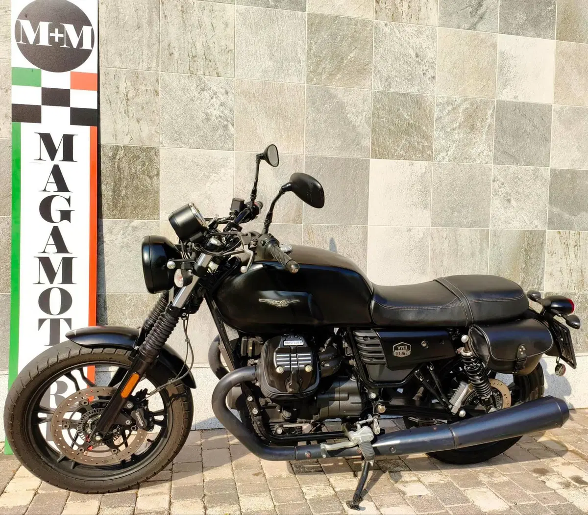 Moto Guzzi V7 III Stone (2017 - 20) (7)