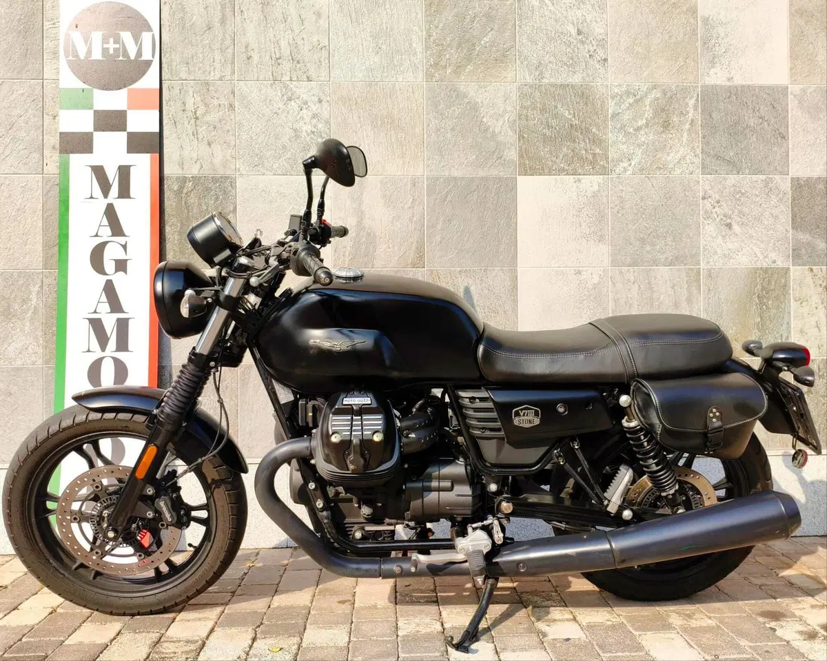 Moto Guzzi V7 III Stone (2017 - 20) (8)