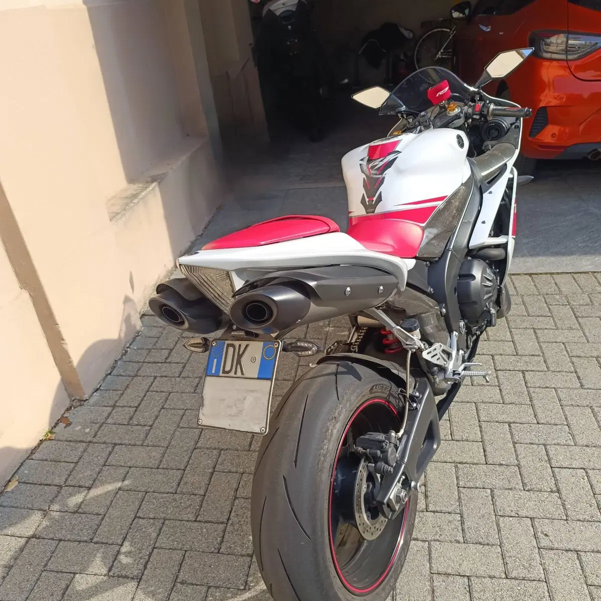 Yamaha YZF R1 (2009 - 11) (4)