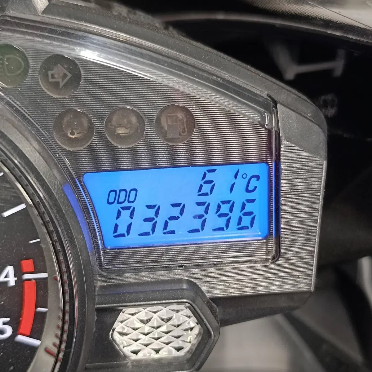 Yamaha YZF R1 (2009 - 11) (6)