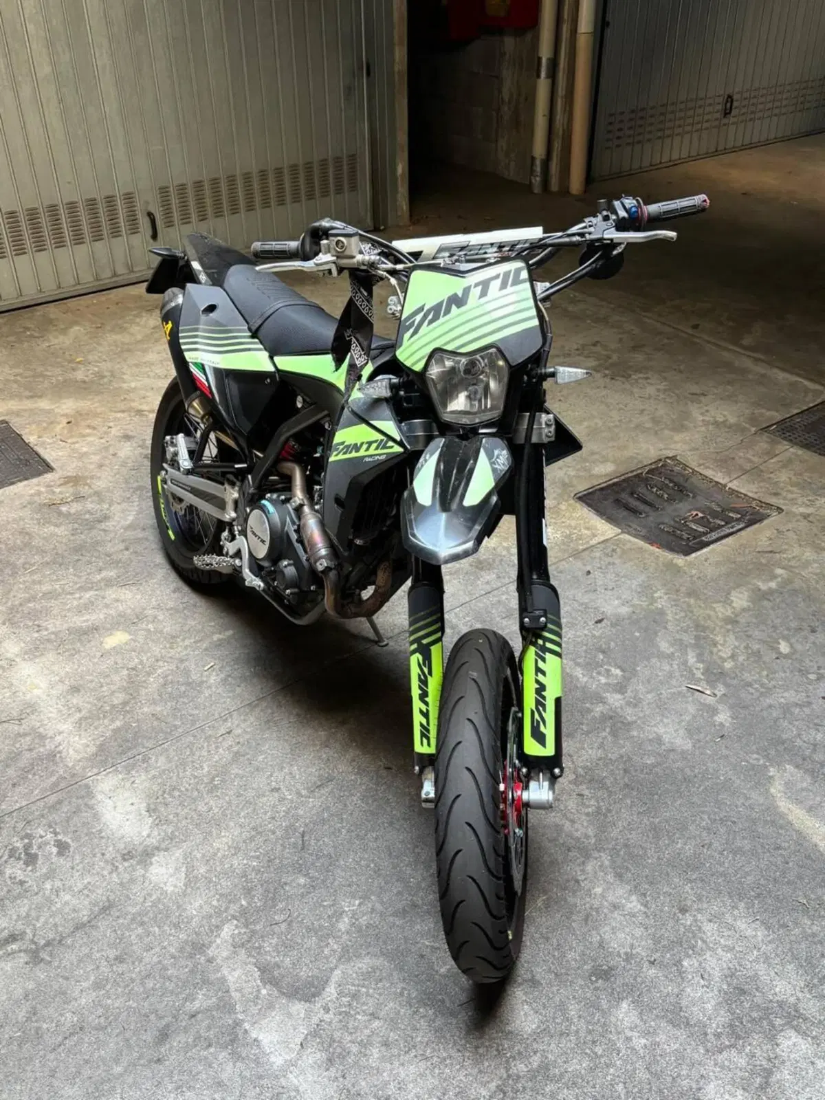 Fantic Motor XMF 125 Motard Performance 4T (2023 - 24) (2)