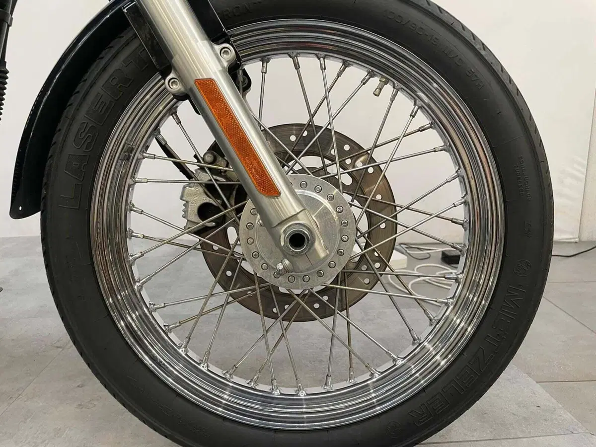 Harley-Davidson 883 (2008 - 09) - XL (5)