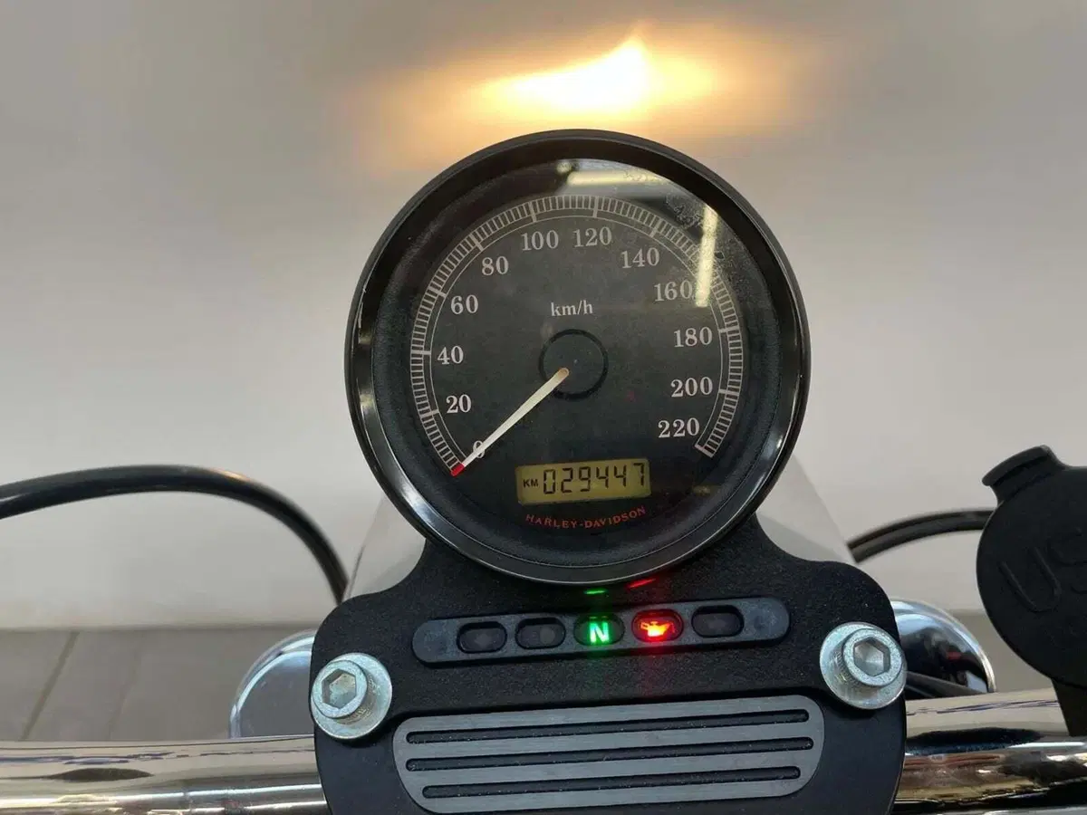 Harley-Davidson 883 (2008 - 09) - XL (10)