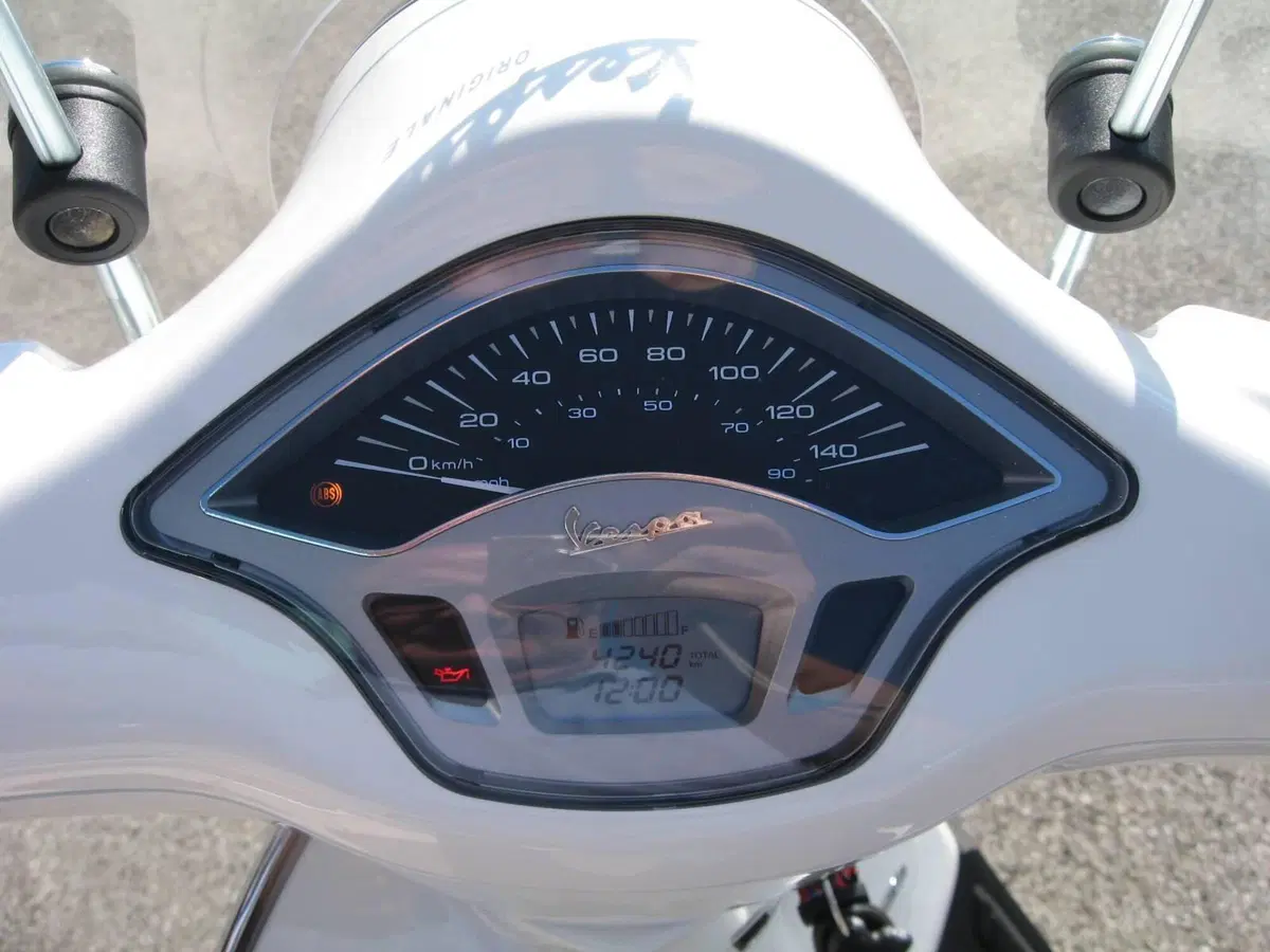 Vespa Primavera 125 3V ie ABS (2018 - 19) (4)