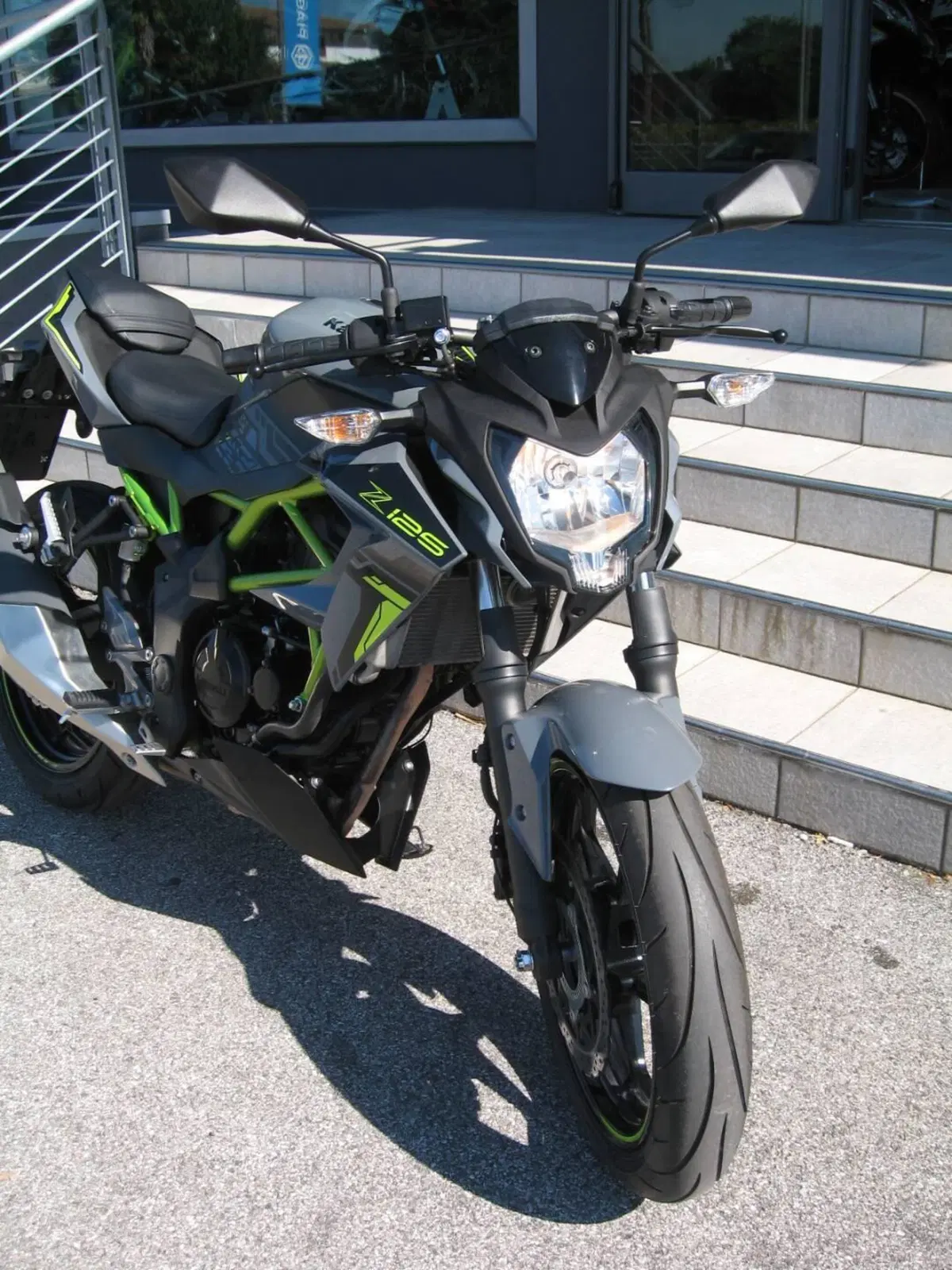 Kawasaki Z 125 (2021 - 24) (2)
