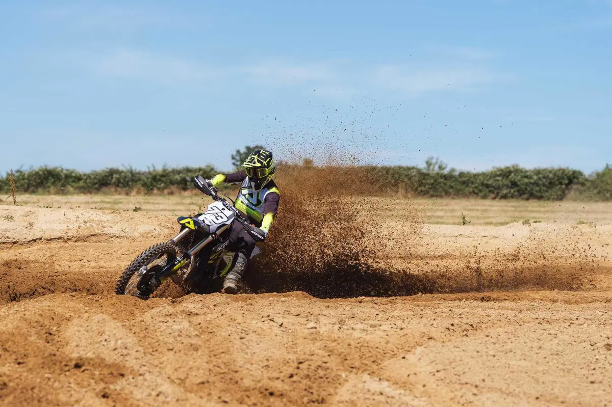 X-FLEX 2.0: il nuovo total look racing 2027 firmato Acerbis (20)