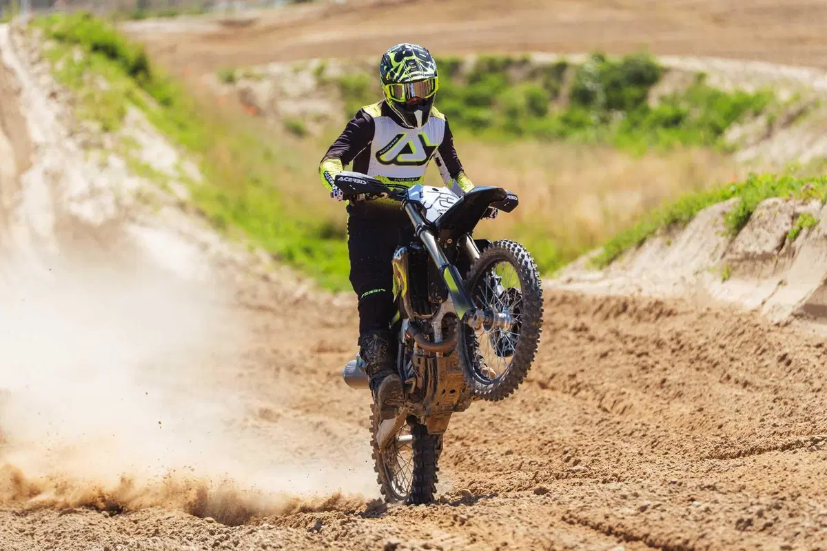 X-FLEX 2.0: il nuovo total look racing 2027 firmato Acerbis (21)