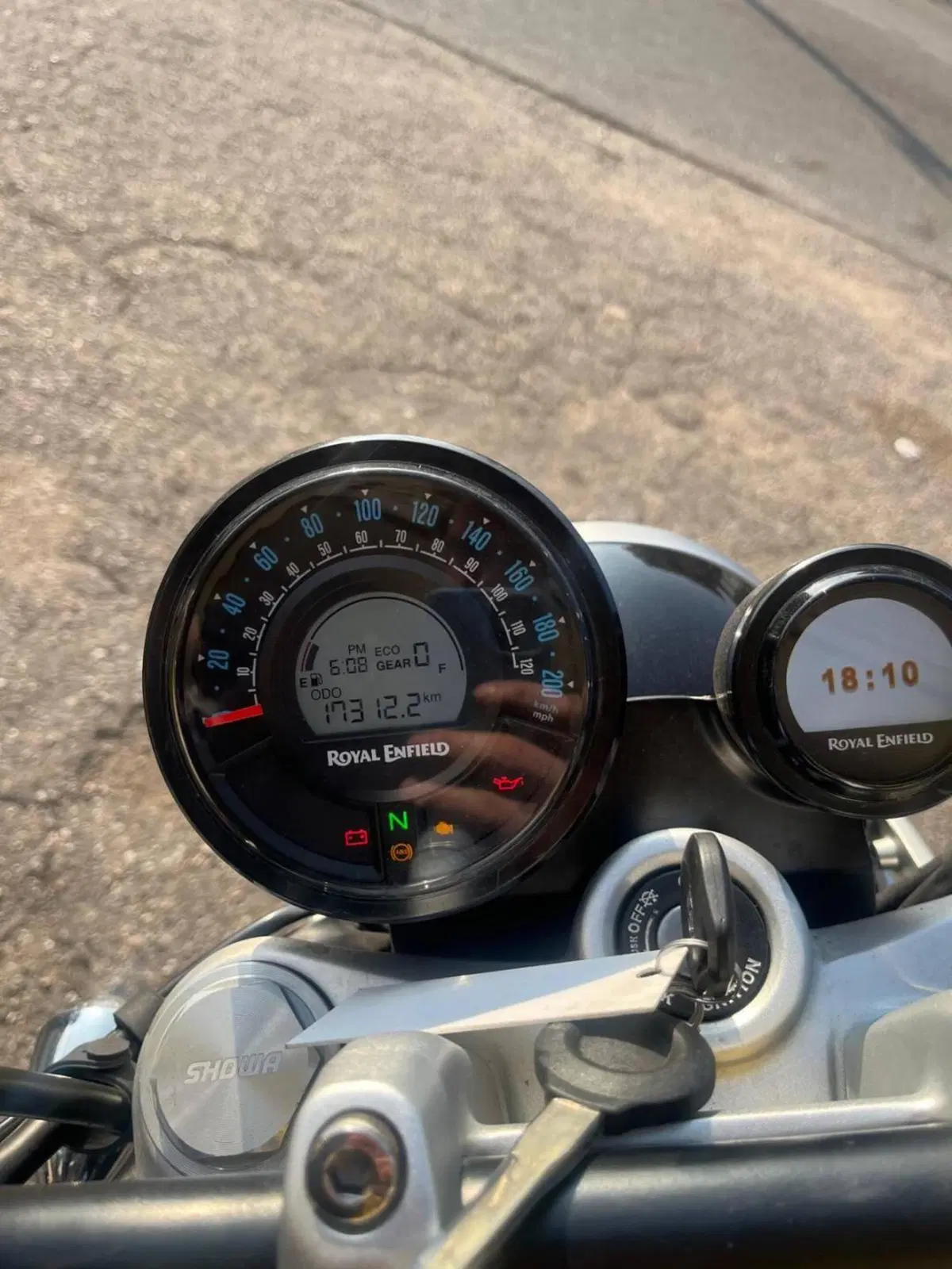 Royal Enfield Super Meteor 650 (2023 - 26) (8)